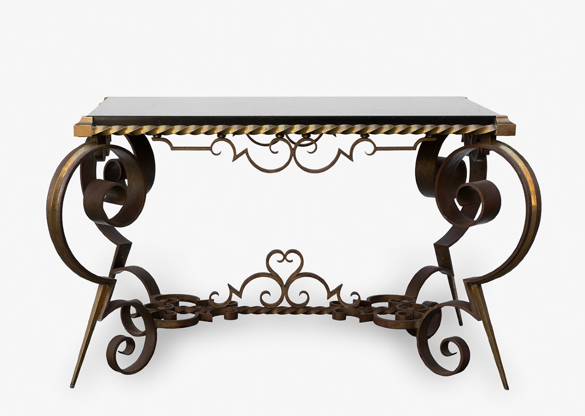 Table basse française des années 1970 en marbre noir belge, bronze doré et fer forgé