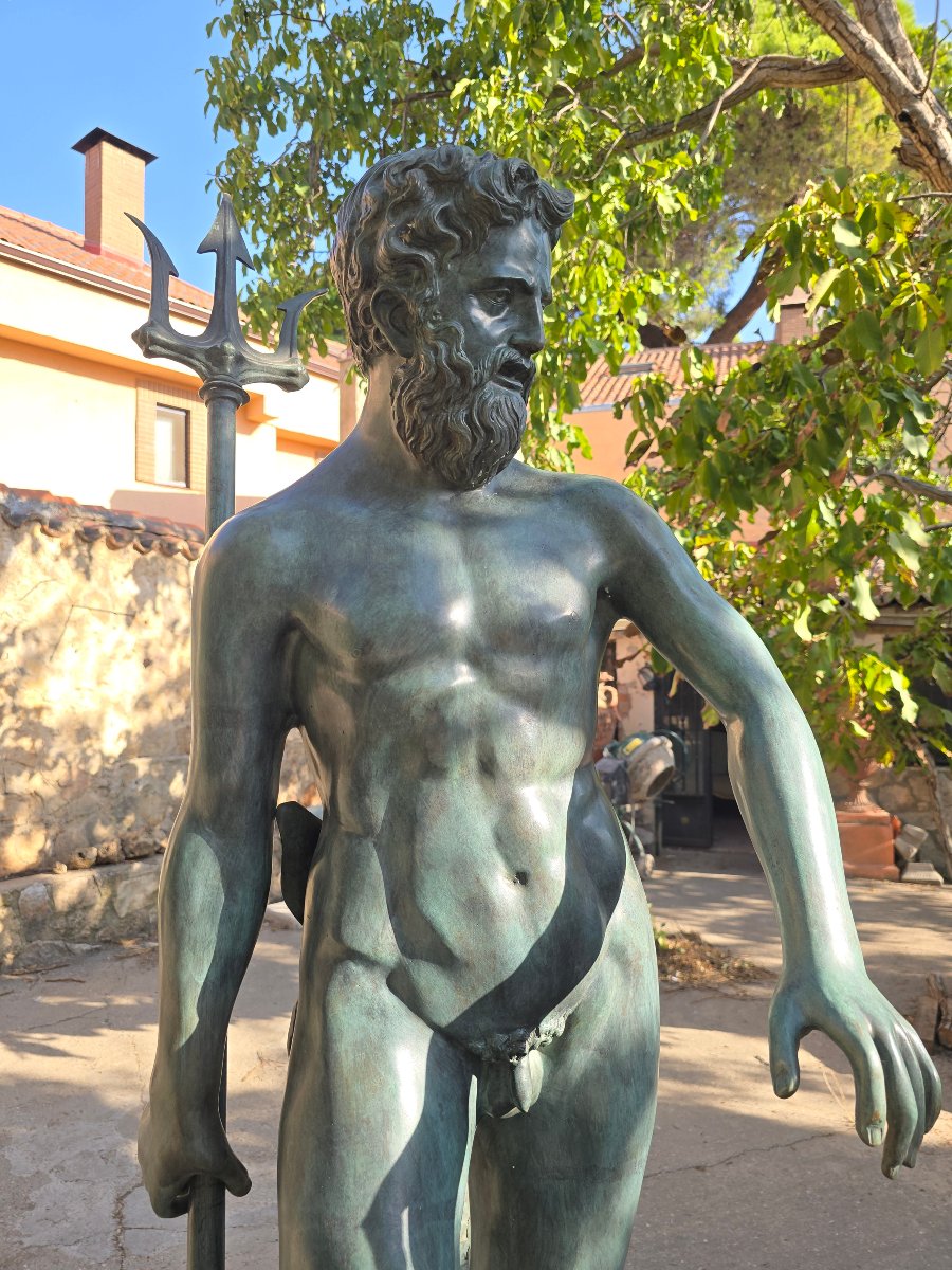 Statue monumentale en bronze du dieu Neptune avec finition patinée-photo-1