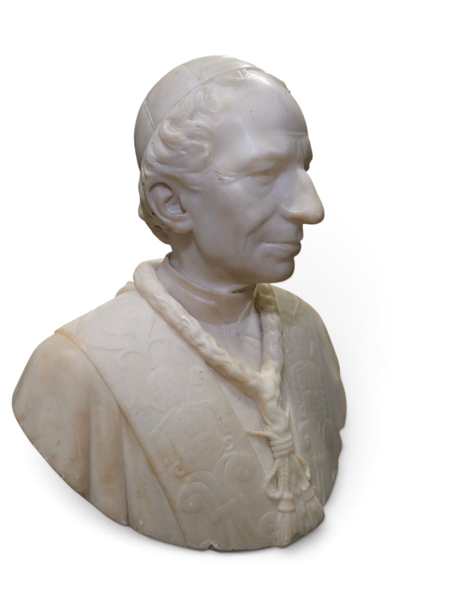 Alabaster Bust Of Pope Leo XIII (19th Century) On A Porcelain Pedestal From A Later Period-photo-4