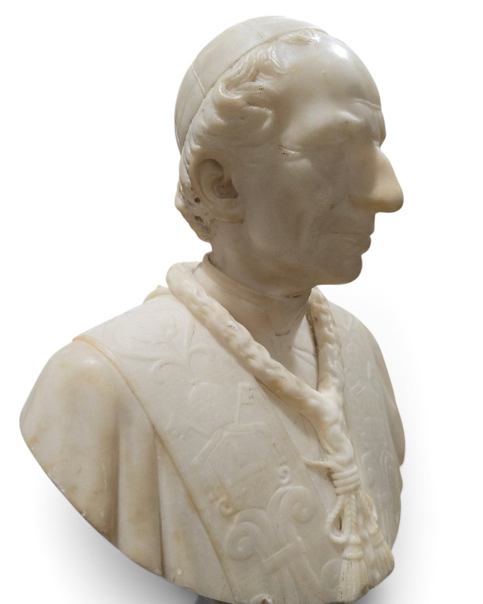 Alabaster Bust Of Pope Leo XIII (19th Century) On A Porcelain Pedestal From A Later Period-photo-1