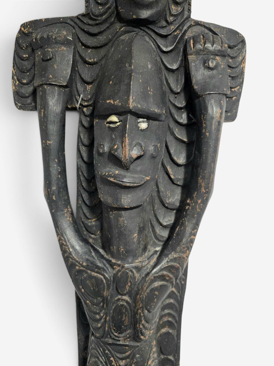 Figure syncrétique du Christ de la région du Sepik, avec yeux en coquillages cauris, Papouasie--photo-1