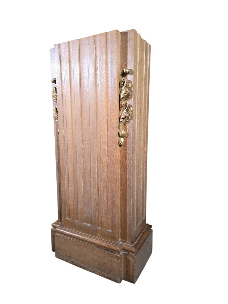 Piédestal en chêne (style Art déco) à décor en relief doré, vers 1900-photo-2