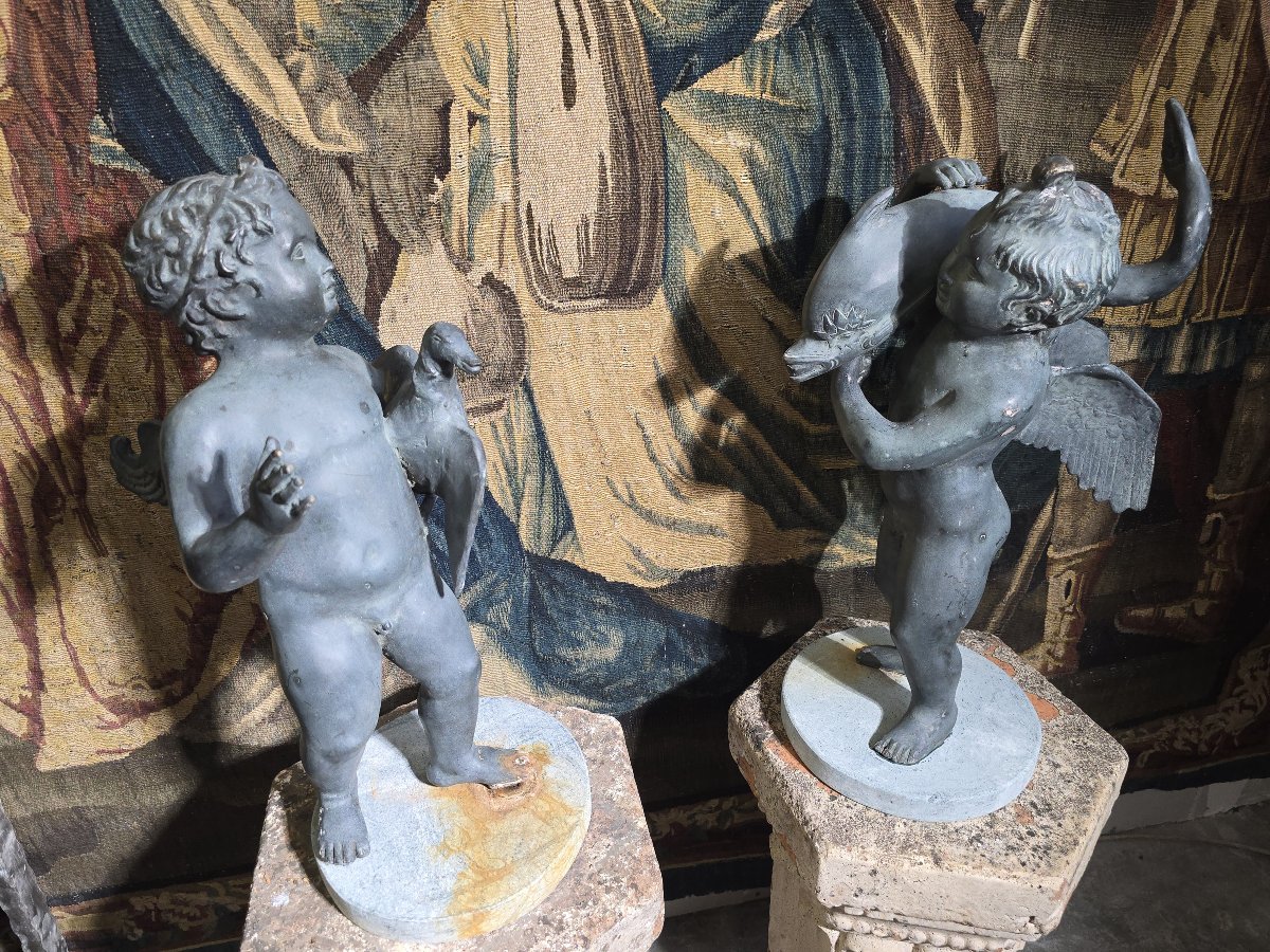 Paire de bronzes italiens du XIXe siècle (époque « Grand Tour ») : putti avec oie et dauphin su-photo-3