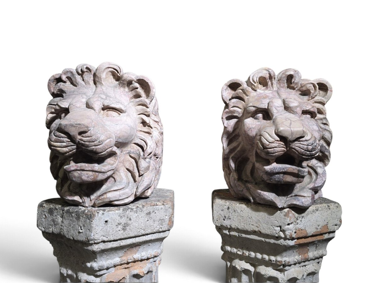 Paire de têtes de lion en marbre italien veiné de rouge, sculptées au XIXe siècle (style Grand -photo-4