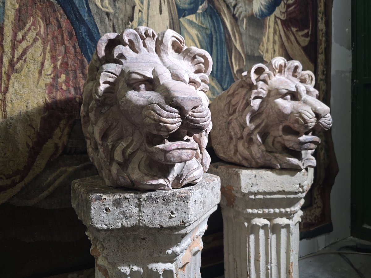 Paire de têtes de lion en marbre italien veiné de rouge, sculptées au XIXe siècle (style Grand -photo-6