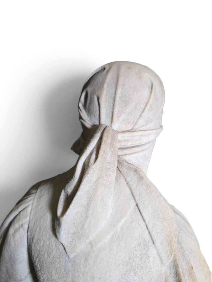 Sculpture italienne en marbre du XIXe siècle représentant une bergère et son agneau, signée et -photo-1
