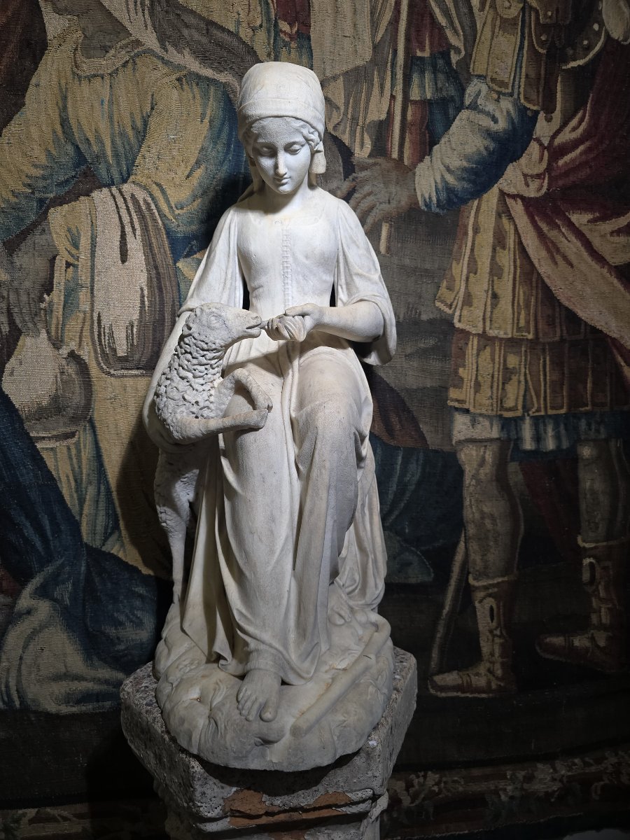 Sculpture italienne en marbre du XIXe siècle représentant une bergère et son agneau, signée et -photo-6
