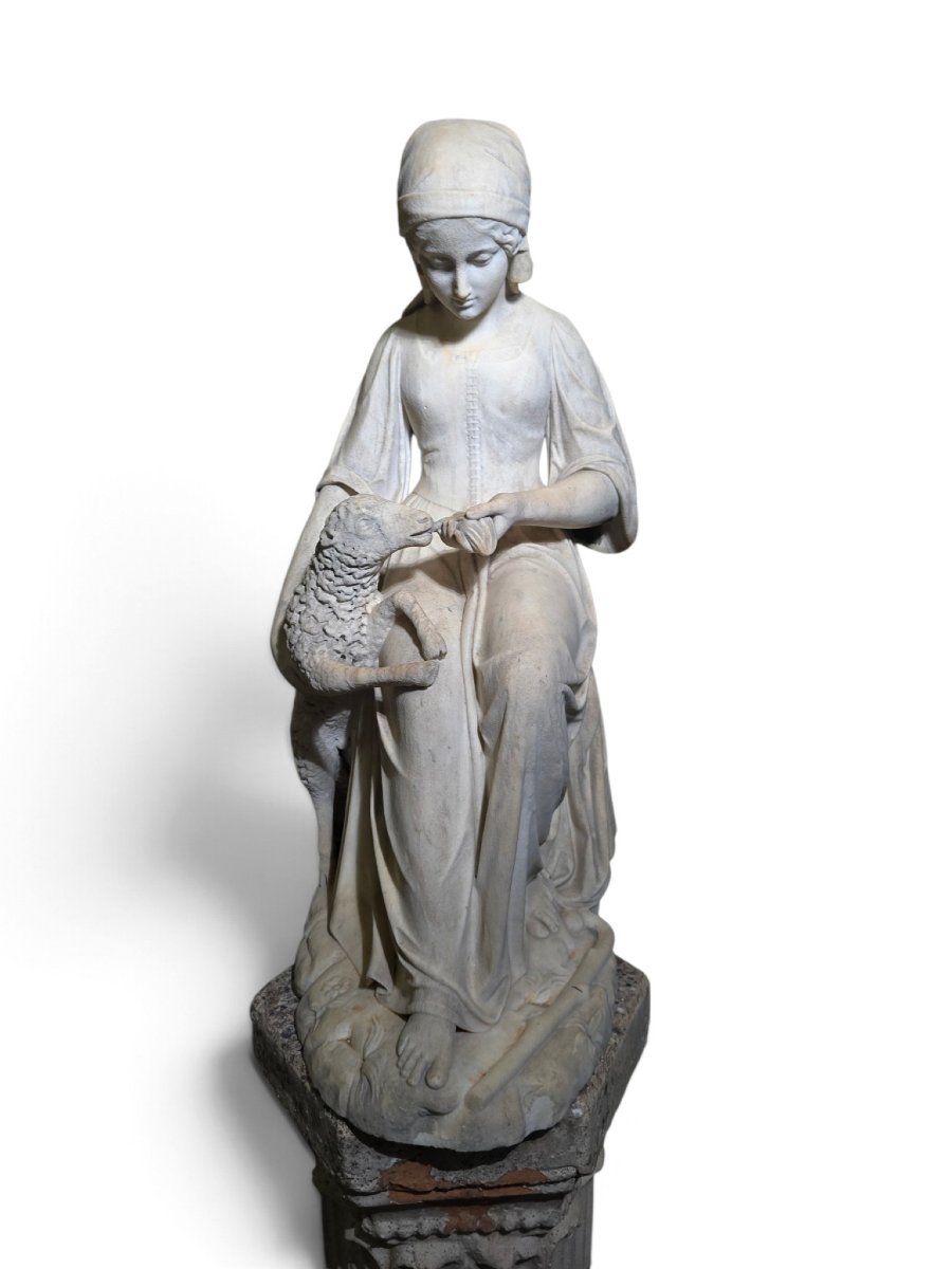 Sculpture italienne en marbre du XIXe siècle représentant une bergère et son agneau, signée et 