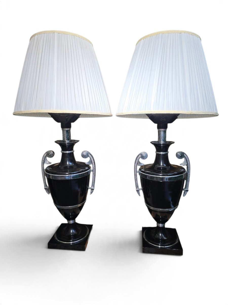 Paire de lampes Art Déco du début du XXe siècle en métal peint en noir avec poignées chromées