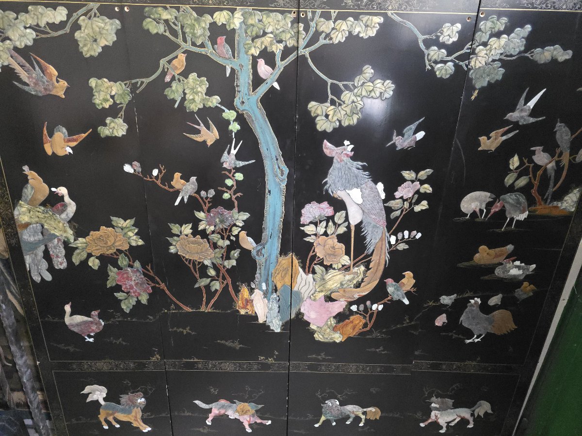 Paravent chinois du début du XXe siècle orné d'animaux, d'oiseaux et de motifs floraux sculptés-photo-4