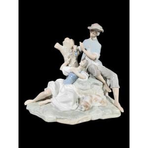 Romantic Lladro Porcelain Sculpture