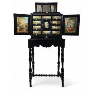 Cabinet flamand du XVIIe siècle avec peintures mythologiques et décoration en argent