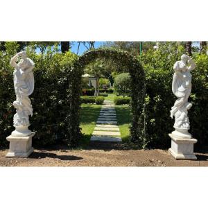 Paire de grandes sculptures féminines en marbre de Carrare, sculptées à la main, 230 cm de haut