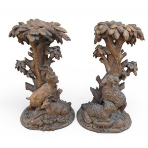 Paire de chandeliers de chasse en bois sculpté de la Forêt-Noire