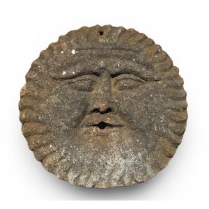 Bec de fontaine en pierre, masque solaire, XIXe siècle