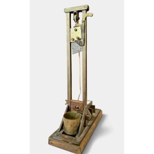 Coupe-cigares guillotine en laiton et bois, début XXe siècle