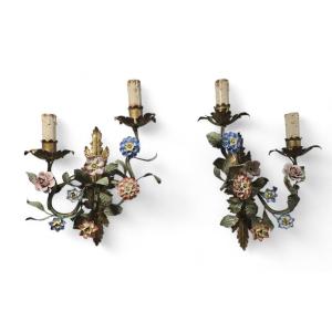 Paire d'appliques murales années 1950 ornées de fleurs en porcelaine