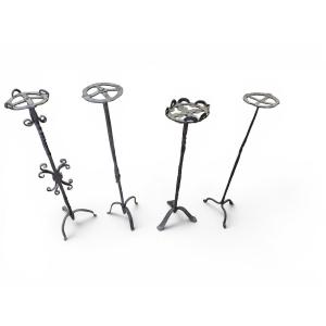 Ensemble de quatre chandeliers gothiques espagnols en fer forgé, fin du XVe siècle