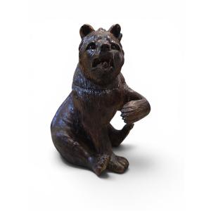 Carved Bear-shaped Inkwell From The Black Forest, 19th Century, With Glass Eyes And An Inkwell Made Of