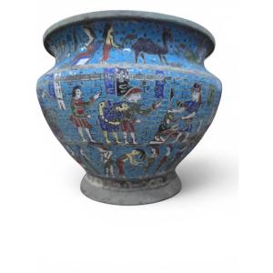 Jardinière cloisonnée de style néo-égyptien à décor polychrome, vers 1900