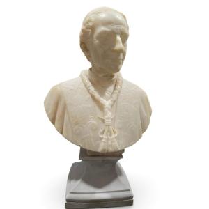 Alabaster Bust Of Pope Leo XIII (19th Century) On A Porcelain Pedestal From A Later Period