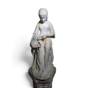 Sculpture italienne en marbre du XIXe siècle représentant une bergère et son agneau, signée et 