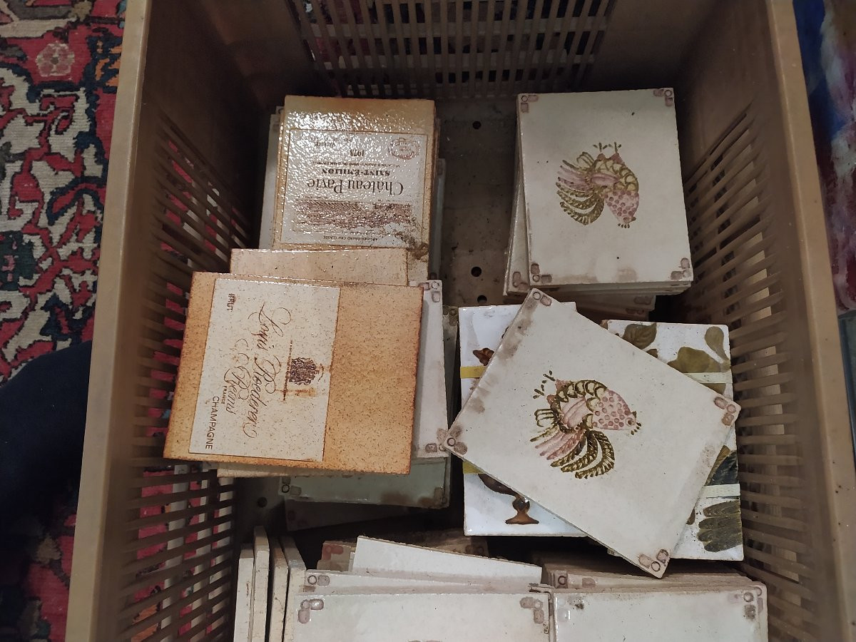 roger capron suite de. 300 carreaux en grès cérame, déclinés en plus de 30 modeles différents-photo-2