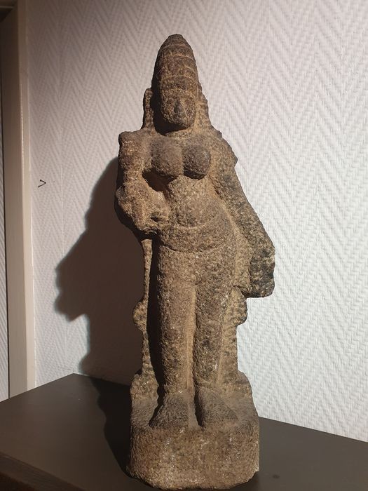 Déesse PARVATI Tamil Nadu Sculpture en Basalt  ou  granit 13 /15  siècle période CHOLA