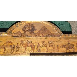 Meuble pyrogravé  et décoré de scènes orientales, rarissime DETAILS A VOIR N°2