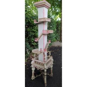 Paire de colonnes étranges