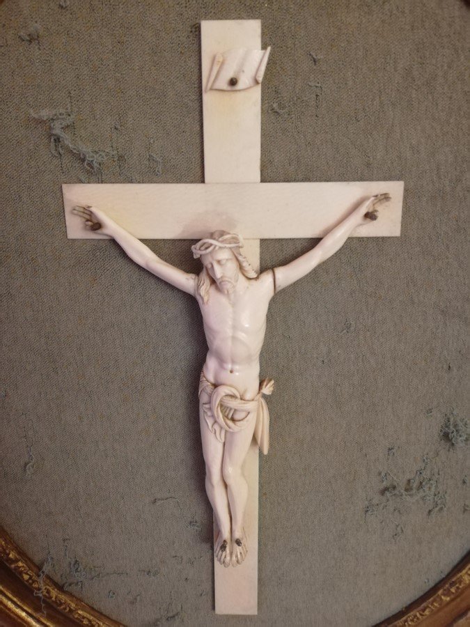 Christ en ivoire encadré-photo-2