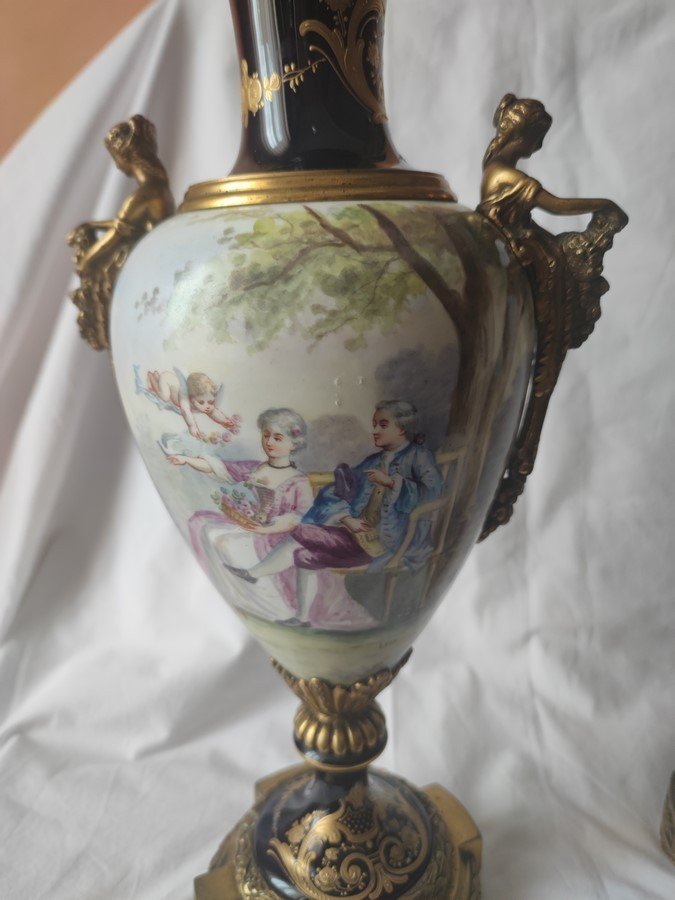 Paire de vases de Sèvres -photo-1
