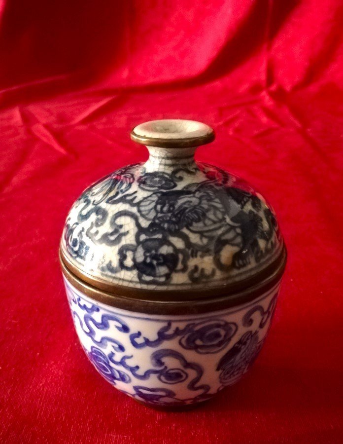 Small Covered Pot From China-photo-3