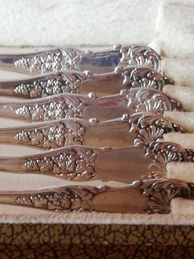 Six Small Silver Spoons In A Box-photo-6