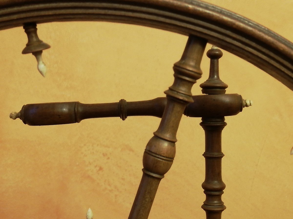 18th Century Spinning Wheel-photo-3