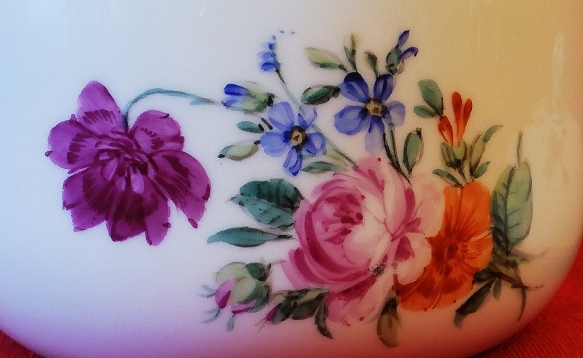 Covered Pot In German Porcelain -photo-8