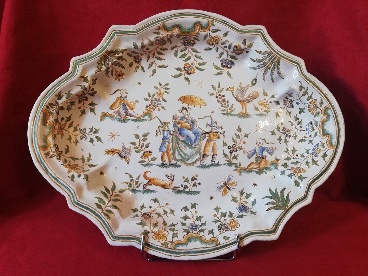 Plat creux en faïence