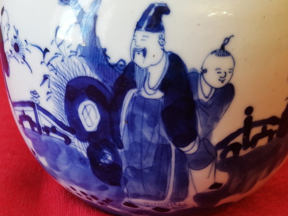 Small Covered Chinese Pot-photo-2