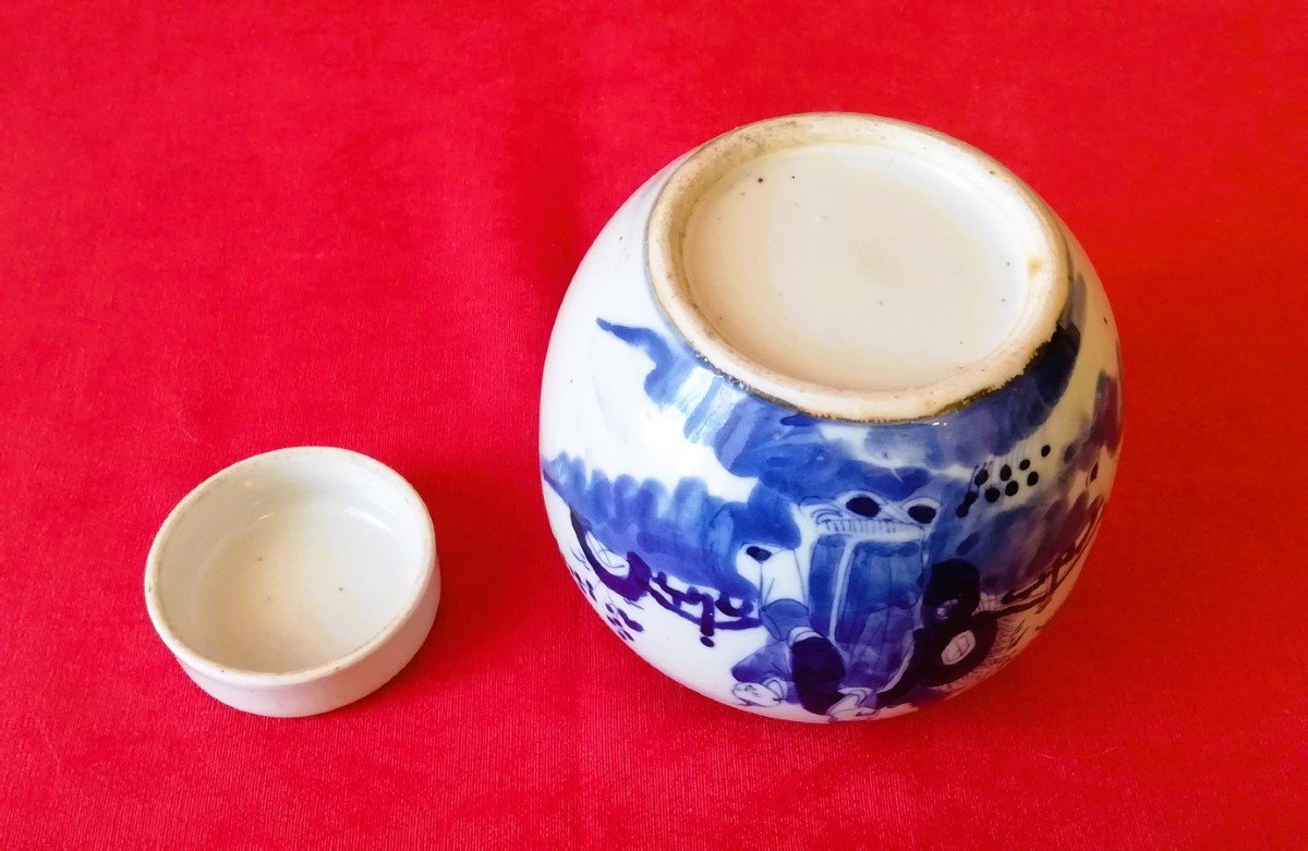 Small Covered Chinese Pot-photo-5
