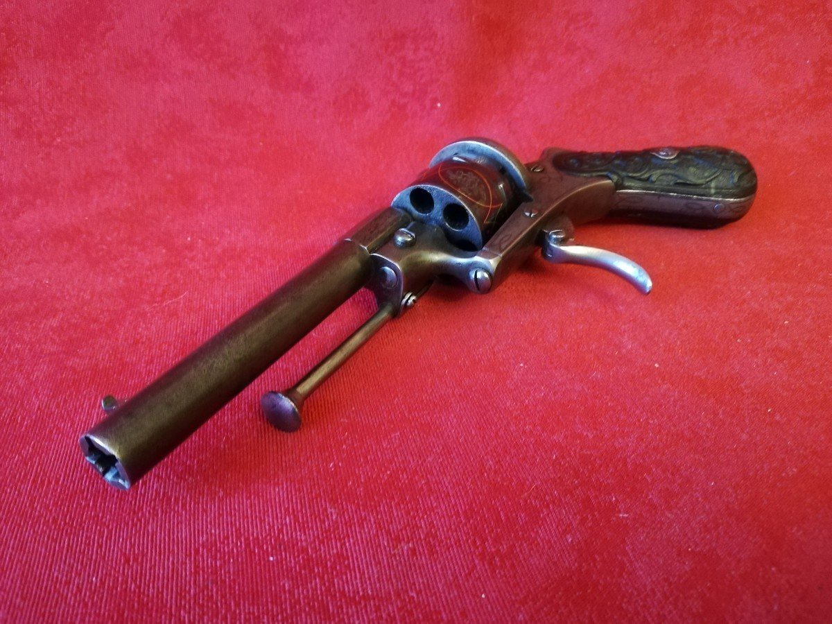 Pistolet à barillet à six coups -photo-6
