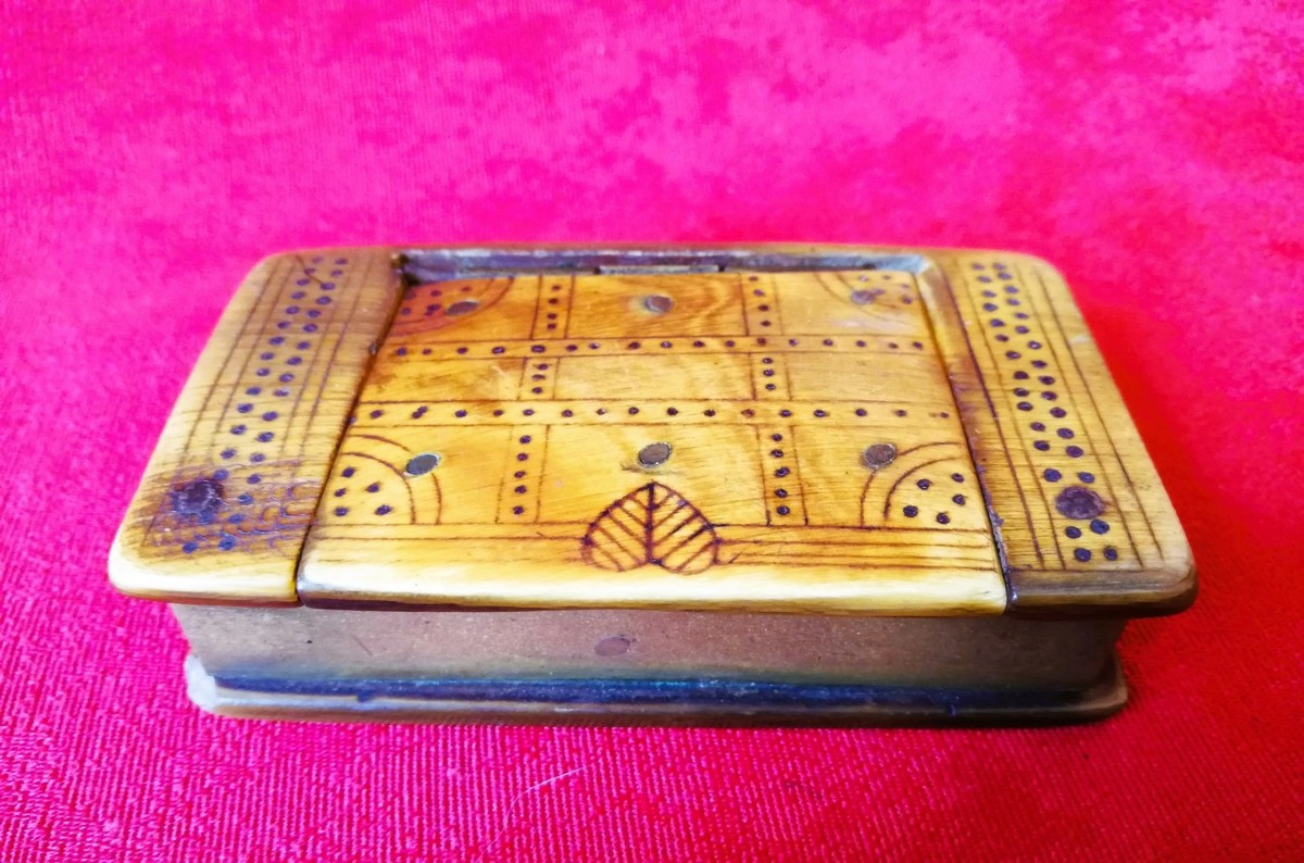 Tabatière en corne du 19ème siècle 