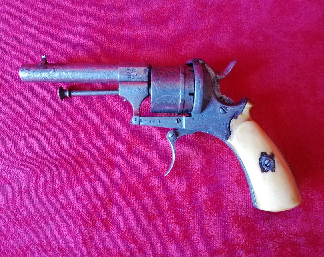 Revolver à six coups à broche-photo-2