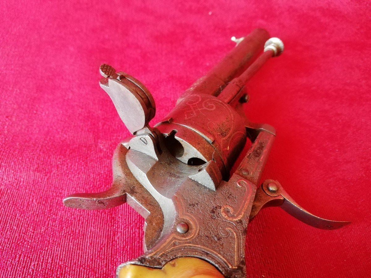 Revolver à six coups à broche-photo-3