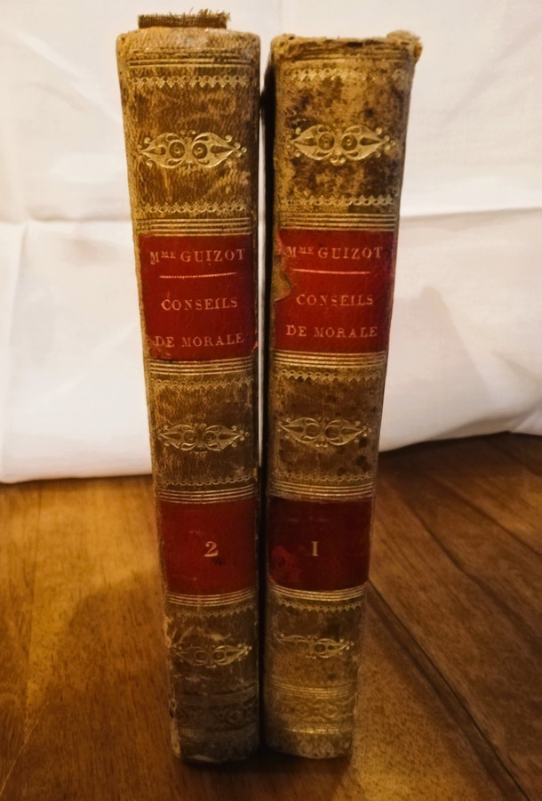 Deux volumes reliés cuir 1828
