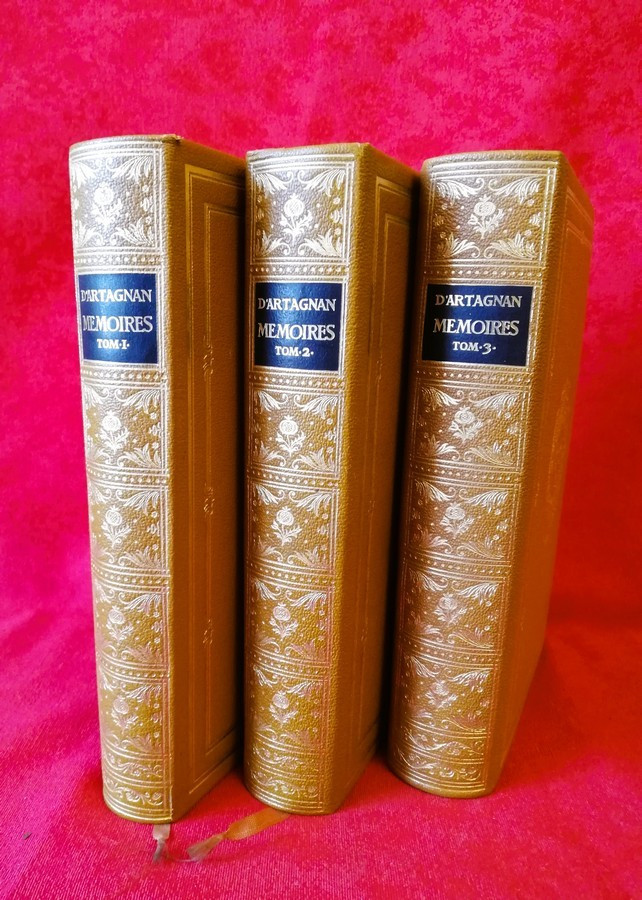 Les mémoires de d'ARTAGNAN en trois volumes    