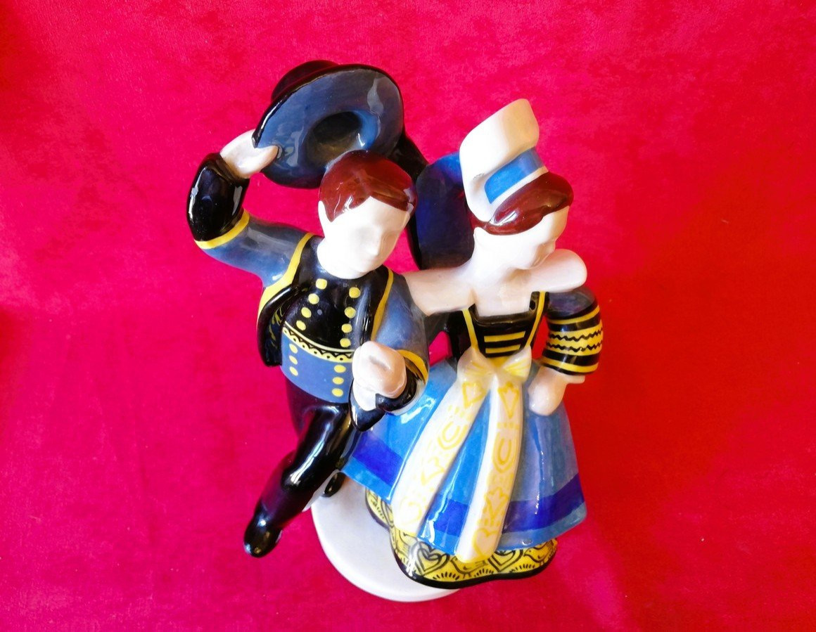 Breton Dancing Couple -photo-2