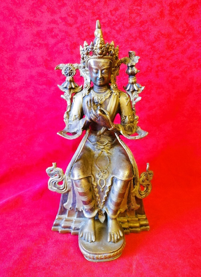 Déesse assise Asiatique 