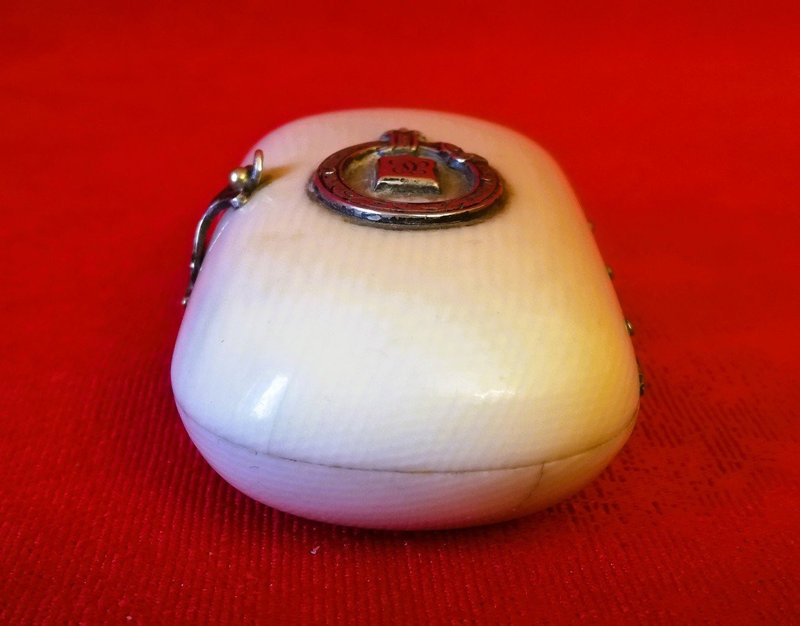 Small 19th Century Coin Purse -photo-4