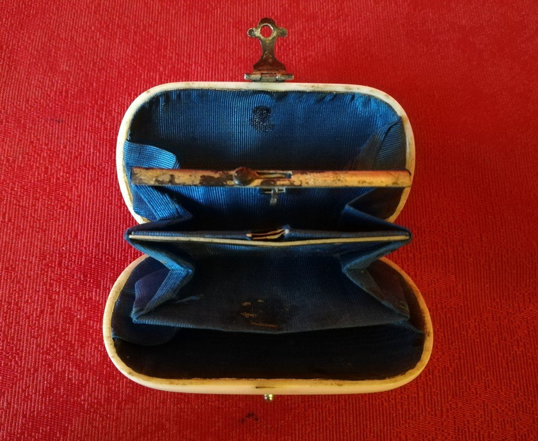 Small 19th Century Coin Purse -photo-4