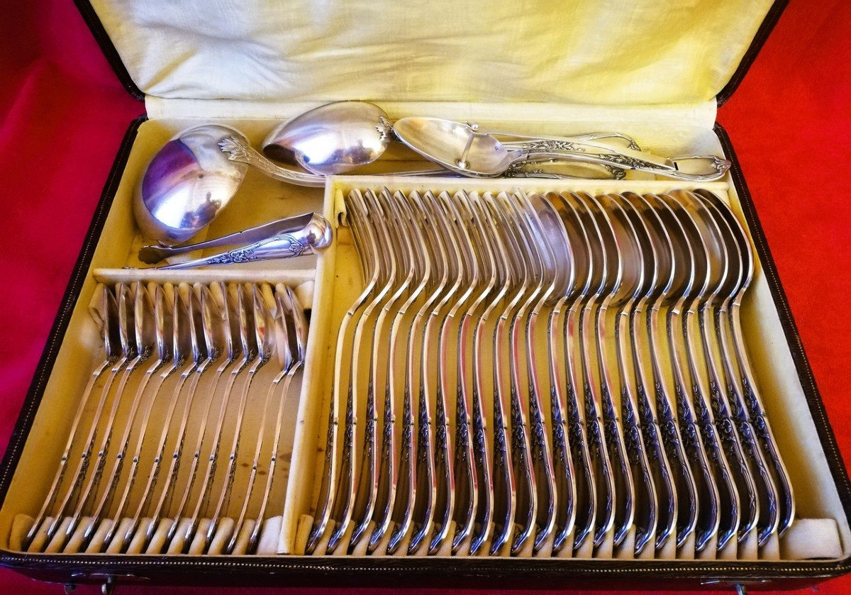 Ménagère en coffret 